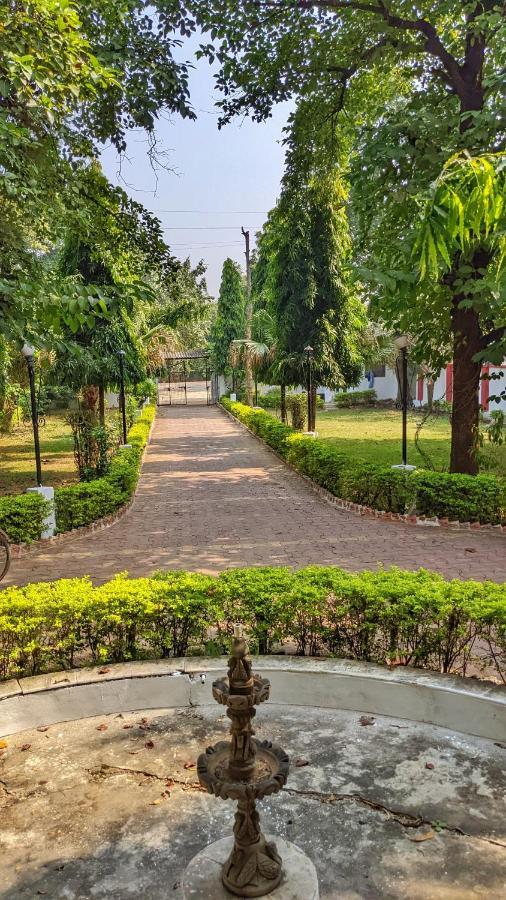 Headquarter Khajuraho Hostel Buitenkant foto