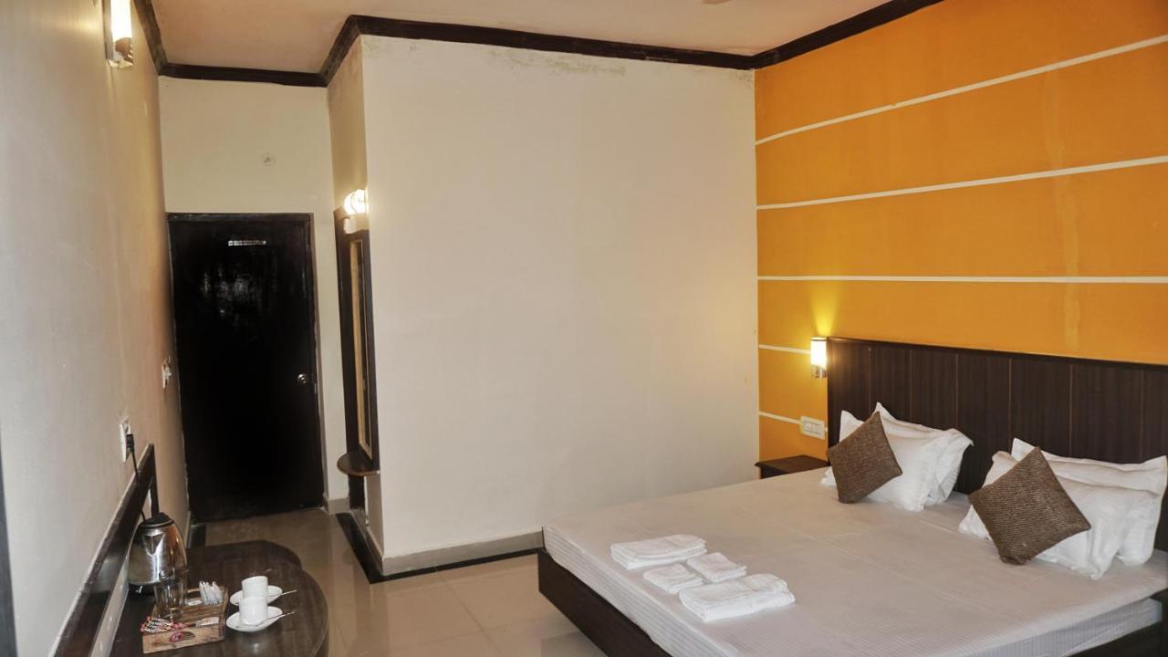 Headquarter Khajuraho Hostel Buitenkant foto